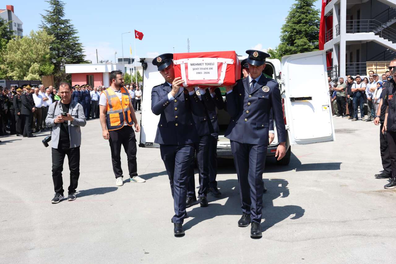 Konya şehidine ağladı! İtfaiyeci Mehmet Tekeli gözyaşlarıyla toprağa verildi 12